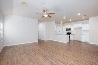 5219 Oakwood Villas Ct in Bethany, OK - Foto de edificio - Building Photo