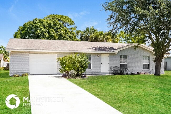 property at 921 SW Gaitor Ave