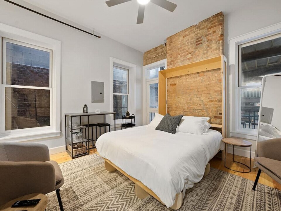 111 W Elder St in Cincinnati, OH - Building Photo
