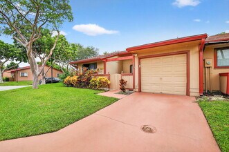 15 Farnworth Dr in Boynton Beach, FL - Building Photo - Building Photo