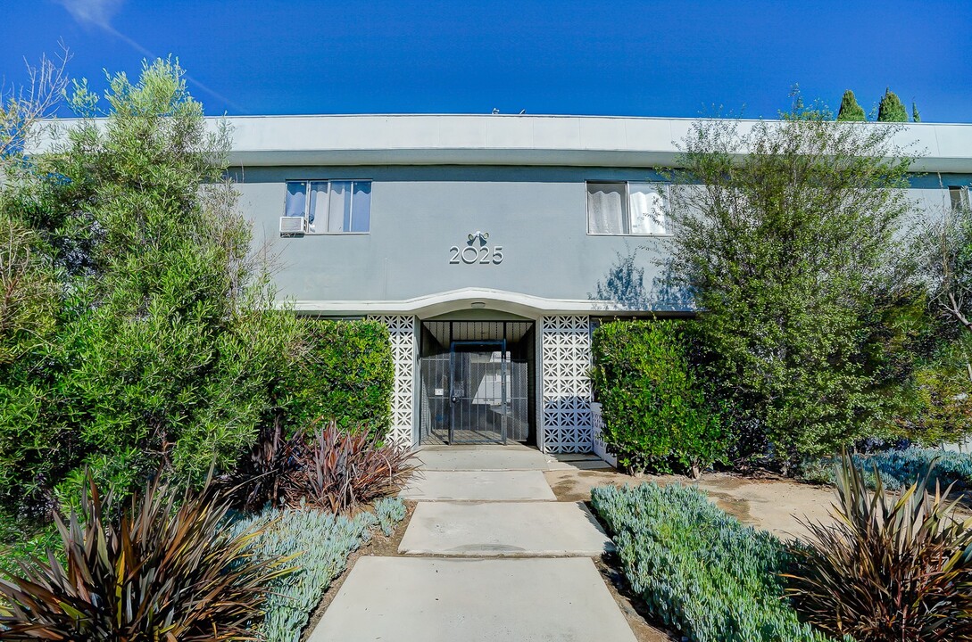 Bedford Street Apartments in Los Angeles, CA - Building Photo