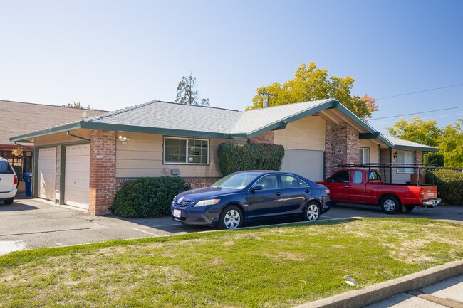 5608 Cypress Ave in Carmichael, CA - Building Photo - Building Photo