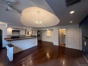 18 E Main St, Unit 18C in Middletown, NY - Building Photo - Building Photo