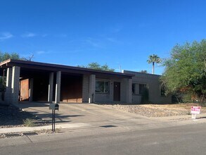 2328 W Las Lomitas in Tucson, AZ - Building Photo - Building Photo
