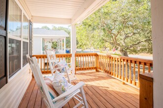 162 NW 5th St in Oak Island, NC - Building Photo - Building Photo