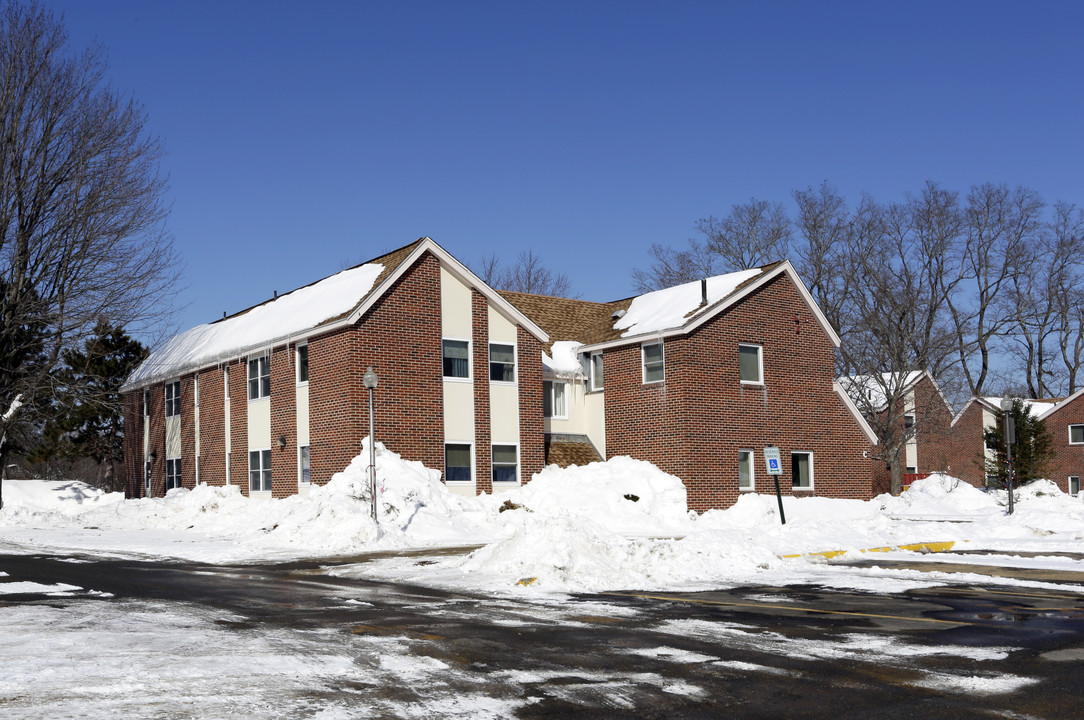 Great Meadow Village in Salisbury, MA - Foto de edificio