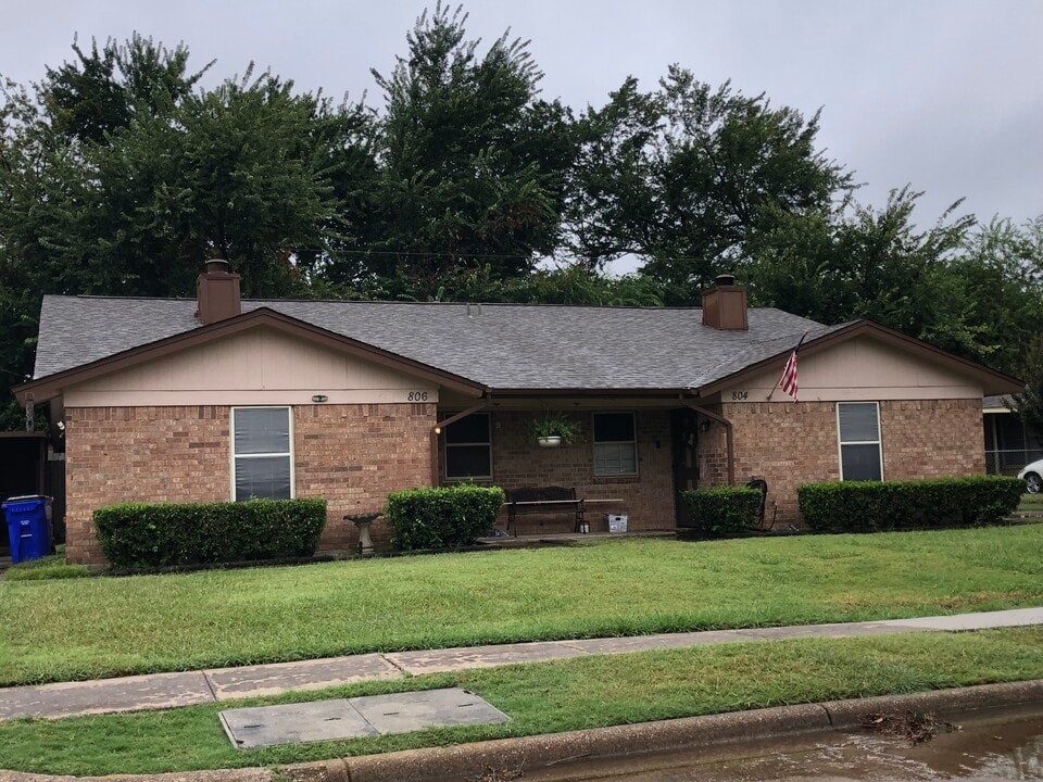 806 Windcrest Dr in Keller, TX - Building Photo