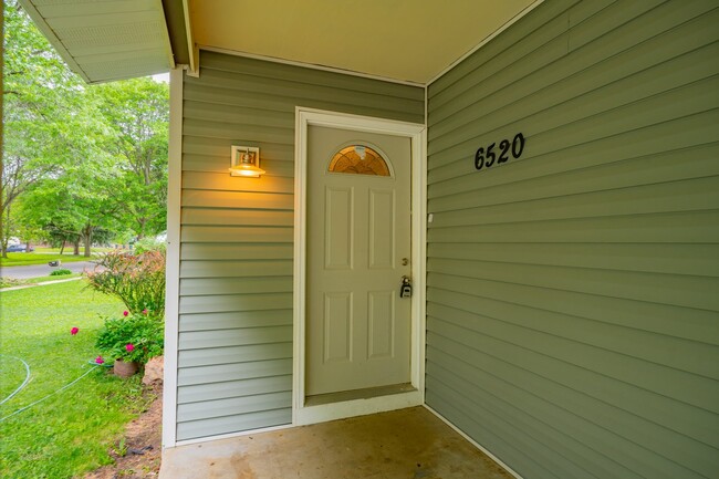 6520 Tottenham Rd in Madison, WI - Building Photo - Building Photo