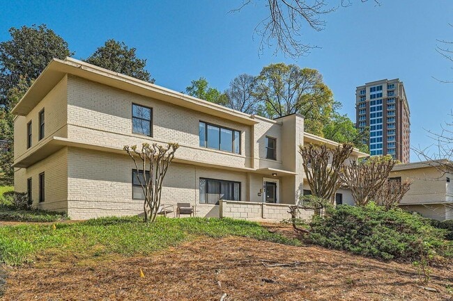 property at 101 Ardmore Pl NW