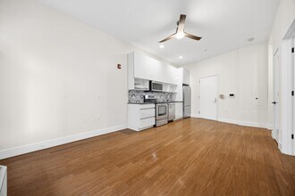 217 Newark Ave in Jersey City, NJ - Building Photo - Building Photo