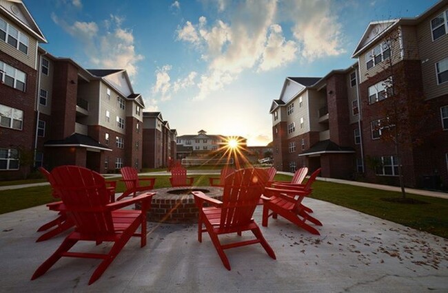 Grove at Auburn in Auburn, AL - Foto de edificio - Building Photo