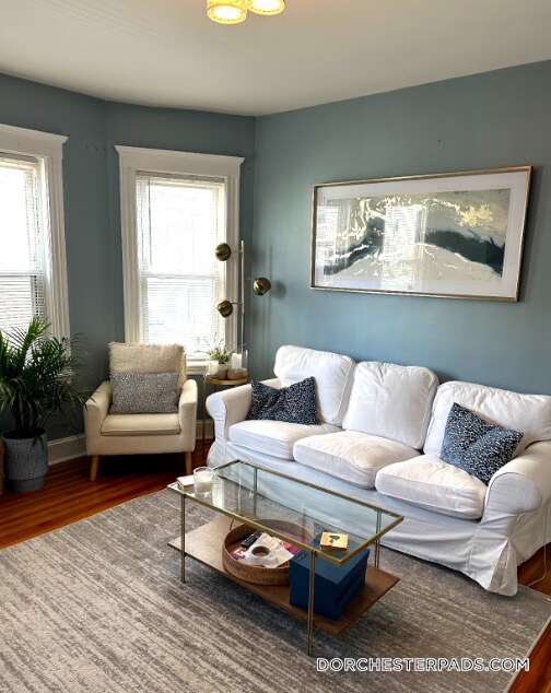 876 Adams St in Boston, MA - Building Photo - Building Photo