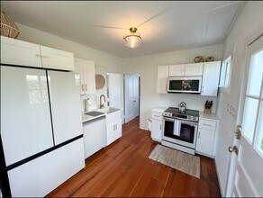 63 Portland Ave in Old Lyme, CT - Building Photo - Building Photo