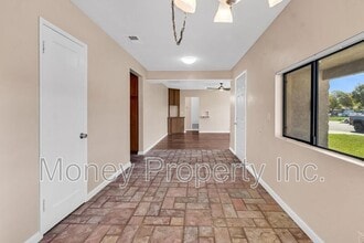 622 Patricia Ln in El Cajon, CA - Foto de edificio - Building Photo