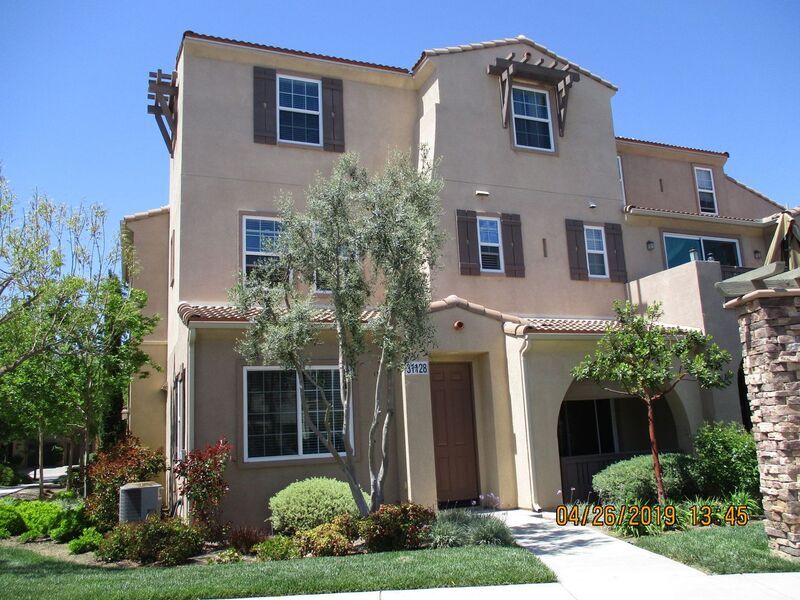 31128 Black Maple Dr in Temecula, CA - Foto de edificio