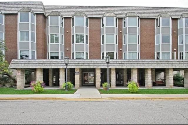 property at 400 Thames Pkwy