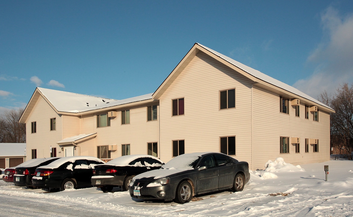 Hanson Apartments in Willmar, MN - Building Photo