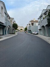 7729 Hazard Center Dr, Unit Unin Square in San Diego, CA - Foto de edificio - Building Photo