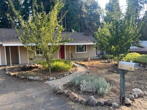 6876 Ridgeway Dr in Pollock Pines, CA - Building Photo - Building Photo