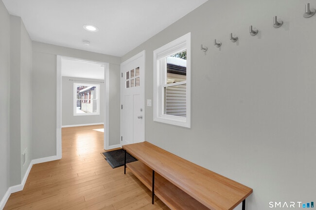 10 Elm Ave in Enfield, CT - Building Photo - Building Photo