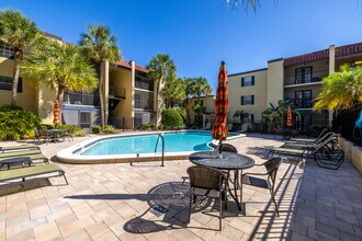 106 Alameda Ct in Tampa, FL - Foto de edificio - Building Photo