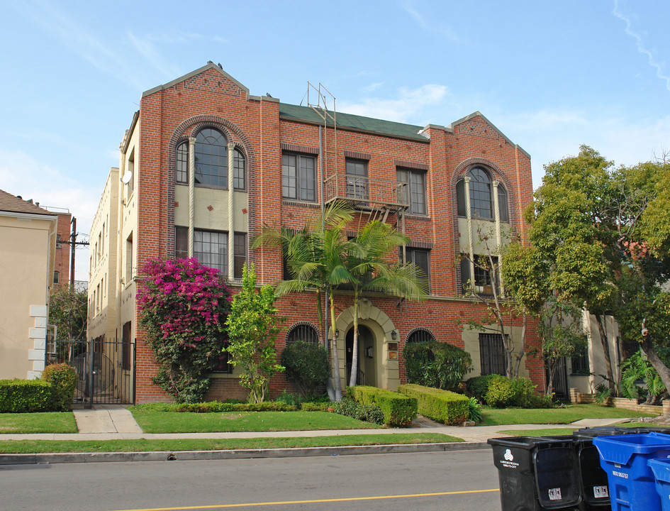 449 S Cloverdale Ave in Los Angeles, CA - Building Photo