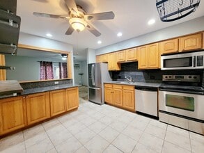 230 Circle Ave, Unit 5 in Forest Park, IL - Foto de edificio - Building Photo