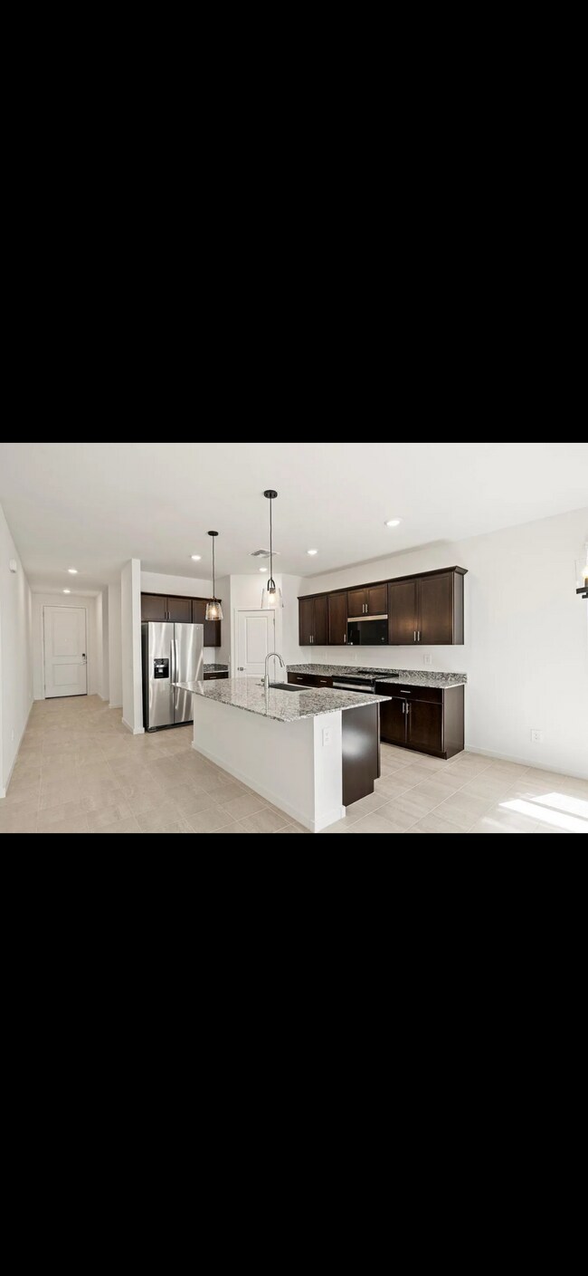 6887 W Via Del Sol Dr, Unit 10 in San Tan Valley, AZ - Building Photo - Building Photo