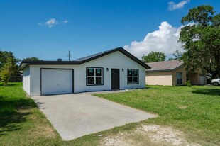 213 Lazy Ln in Rockport, TX - Building Photo