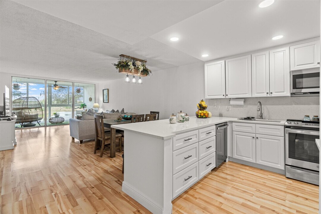 3080 N Course Dr in Pompano Beach, FL - Building Photo