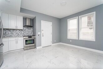 77 Randolph Ave in Jersey City, NJ - Building Photo - Building Photo