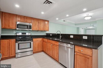1515 S Arlington Ridge Rd in Arlington, VA - Building Photo - Building Photo