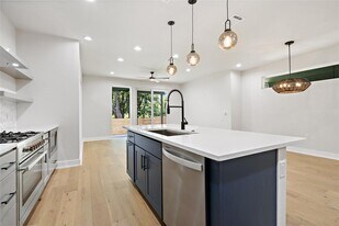 5109 Stone Gate Dr in Austin, TX - Building Photo