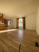 900 N 8th St in Lakeside, OR - Foto de edificio - Building Photo