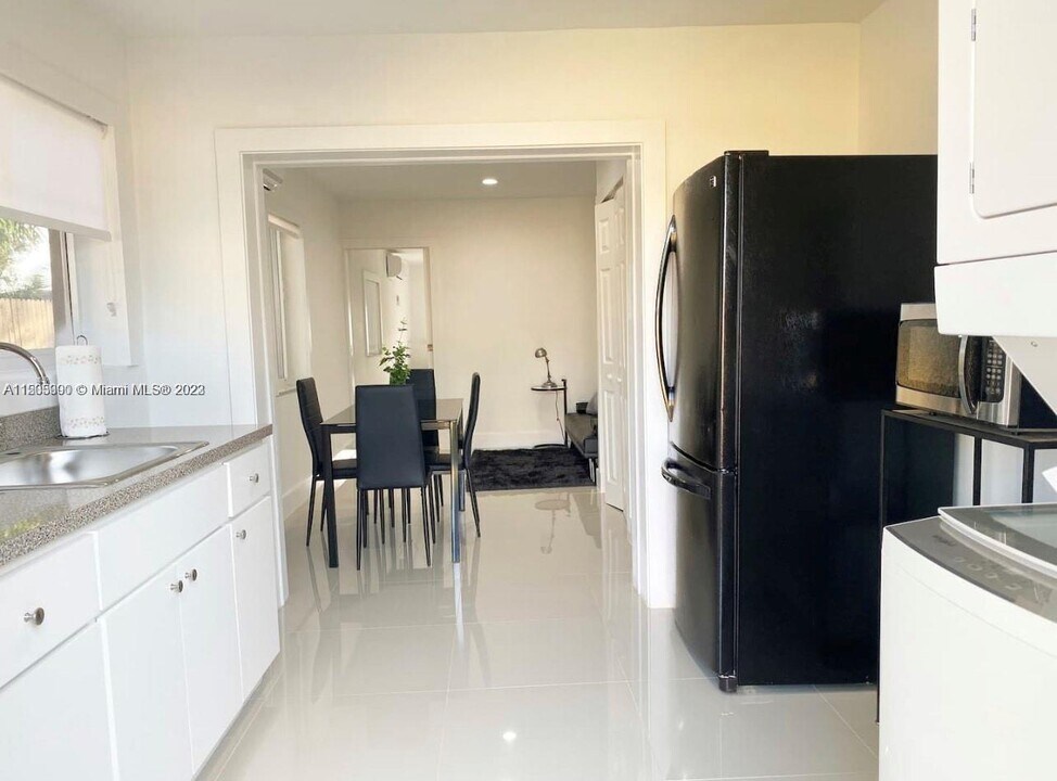 670 Flagami Blvd-Unit -Apt #2 in Miami, FL - Foto de edificio