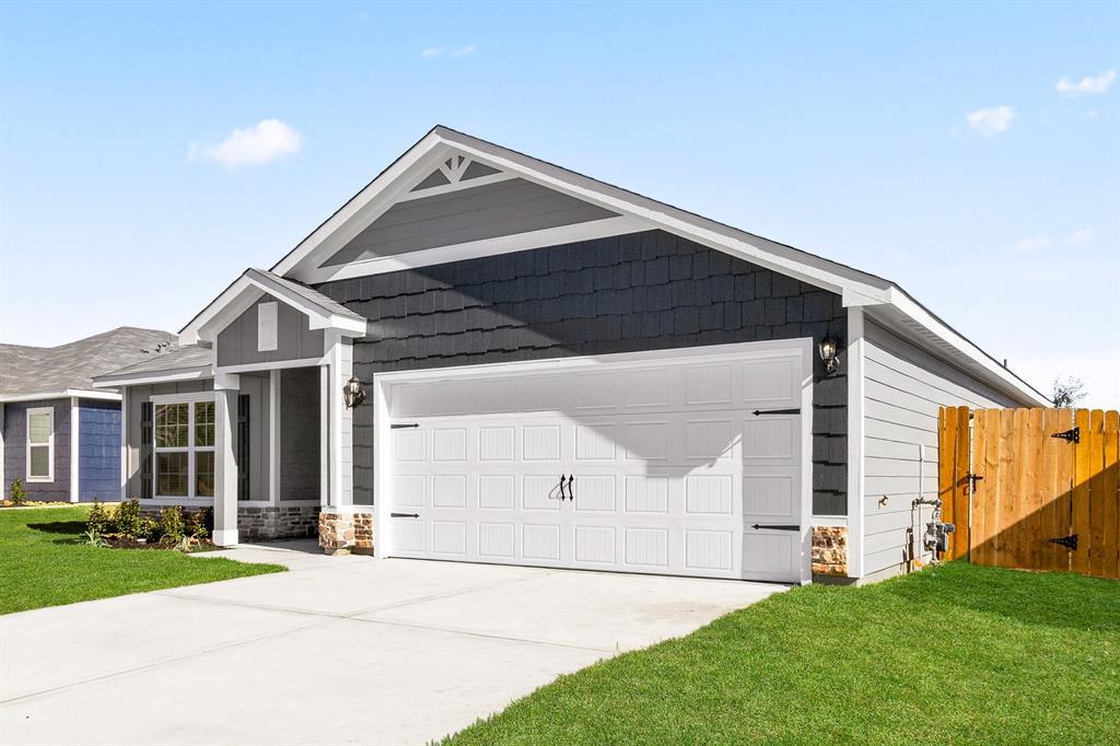 10351 Red Cardinal Dr in Cleveland, TX - Building Photo