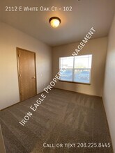 2112 E White Oak Ct in Nampa, ID - Building Photo - Building Photo