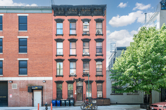 304 E 112th St in New York, NY - Building Photo - Building Photo