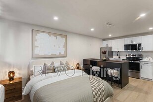 7800 Lundy's Ln in Niagara-On-The-Lake, ON - Building Photo