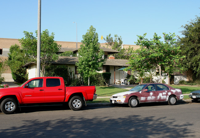 406 W Fairway Dr in Orange, CA - Building Photo - Building Photo