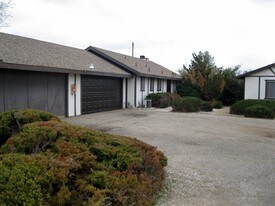 15902-15904 Chehalis Ct in Apple Valley, CA - Foto de edificio - Building Photo