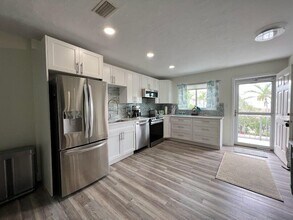 323 Leeward Ln in Fort Pierce, FL - Building Photo - Building Photo