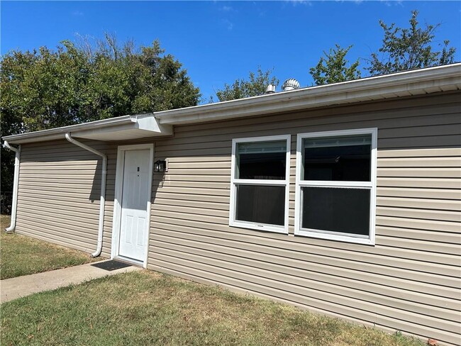 308 S Halsey St in Siloam Springs, AR - Building Photo - Building Photo