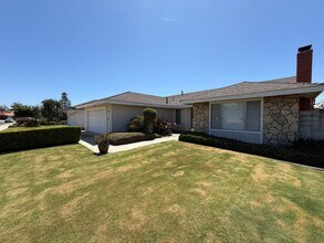 21351 Sand Dollar Ln in Huntington Beach, CA - Building Photo - Building Photo