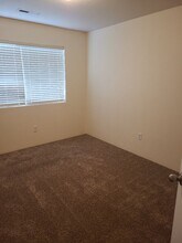 7673-7677 24th St in White City, OR - Building Photo - Building Photo