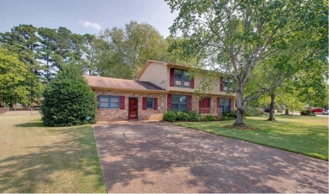 11207 Crestfield Dr SE in Huntsville, AL - Building Photo - Building Photo