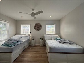 51 Lee Ave-Unit -1 in Newport, RI - Foto de edificio - Building Photo