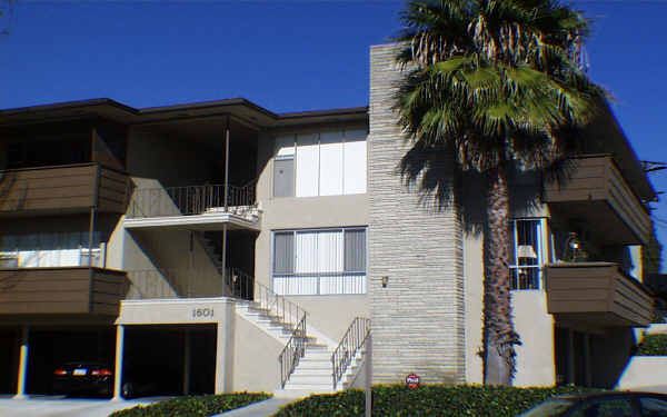 Amberwood Apartments in South Pasadena, CA - Foto de edificio - Building Photo