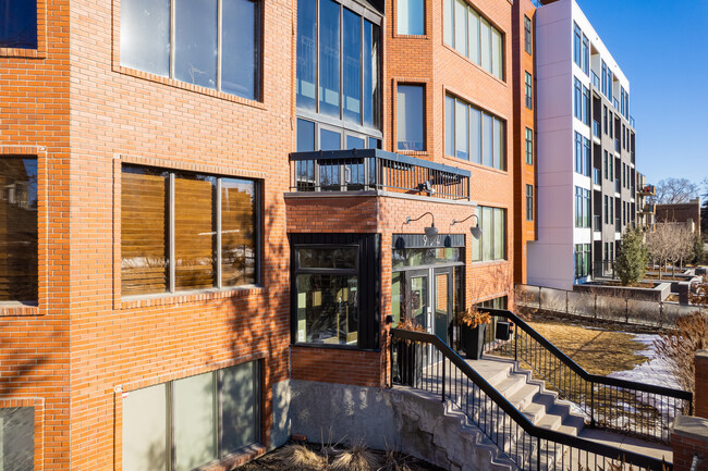 934 Memorial Dr NW in Calgary, AB - Building Photo - Building Photo