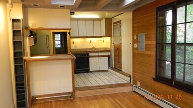 236 W Barnard St, Unit Apartment Two in West Chester, PA - Building Photo - Building Photo